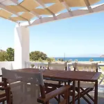 Island House Mare مِلوبوتاس