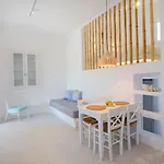 Island House Mare مِلوبوتاس