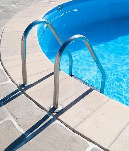 Island House Mare مِلوبوتاس